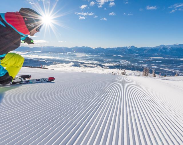 Gerlitzen-Alpe-Skifahrer-Sonne_Region-
