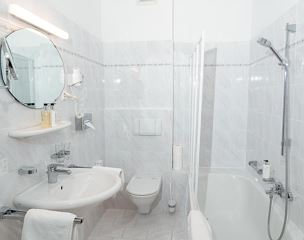 Doppelzimmer mit Seeblick (Dusche oder Badewanne)