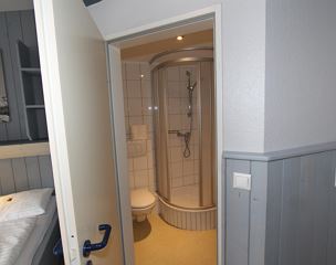 Camera doppia, doccia, WC, balcone