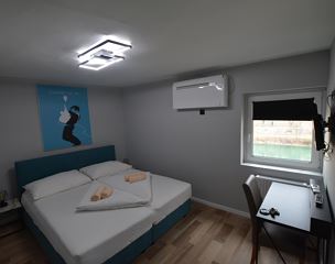 Doppelbettzimmer mit Storno