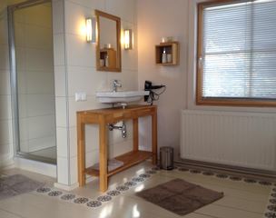 Double room, shower and bath tub, lake view
