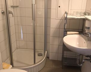 Mehrbettzimmer WC/Dusche Etage