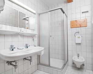 Appartamento, toilette e bagno/doccia separati