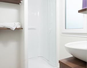 Mobile home, toilette e bagno/doccia separati, sauna