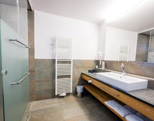 Shared room, shower, toilet, south