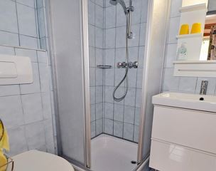 Camera doppia, doccia o bagno, WC, vista lago