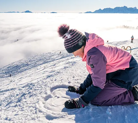 naturpark-dobratsch-kind-winter