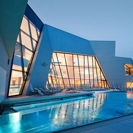 00000008632-kaernten-therme-panorama-abends-kaerntentherme-warmbad-villach-christian-schellander-2