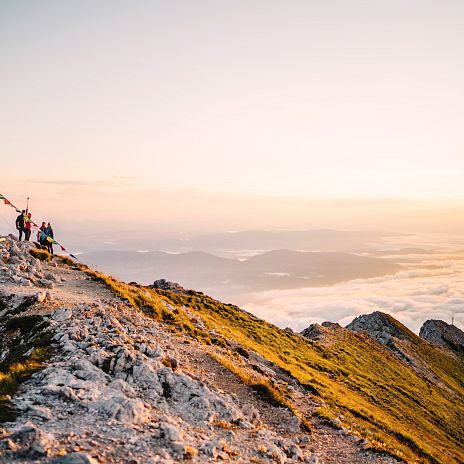 Am Gipfel des Mittagskogel den Sonnenaufgang genießen