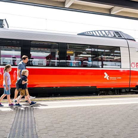 Unterwegs mit dem S-Bahn Zug 1_Kaernten-Werbung_Michael-Stabentheiner.webp
