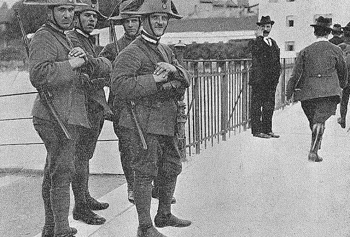 Carabinieri an der Stadtbrücke 1919_VillacherStadtmuseum