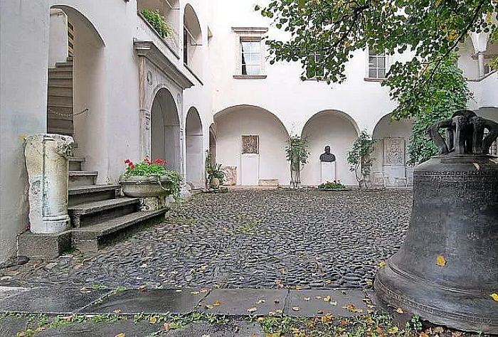 LOWRES_00000008334_Innenhof-des-Villacher-Stadtmuseums_Region-Villach-Tourismus-GmbH_Adrian-Hipp
