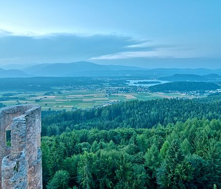 aussicht-von-der-burgruine-finkenstein-region-villach-tourismus-gmbh-adrian-hipp-4