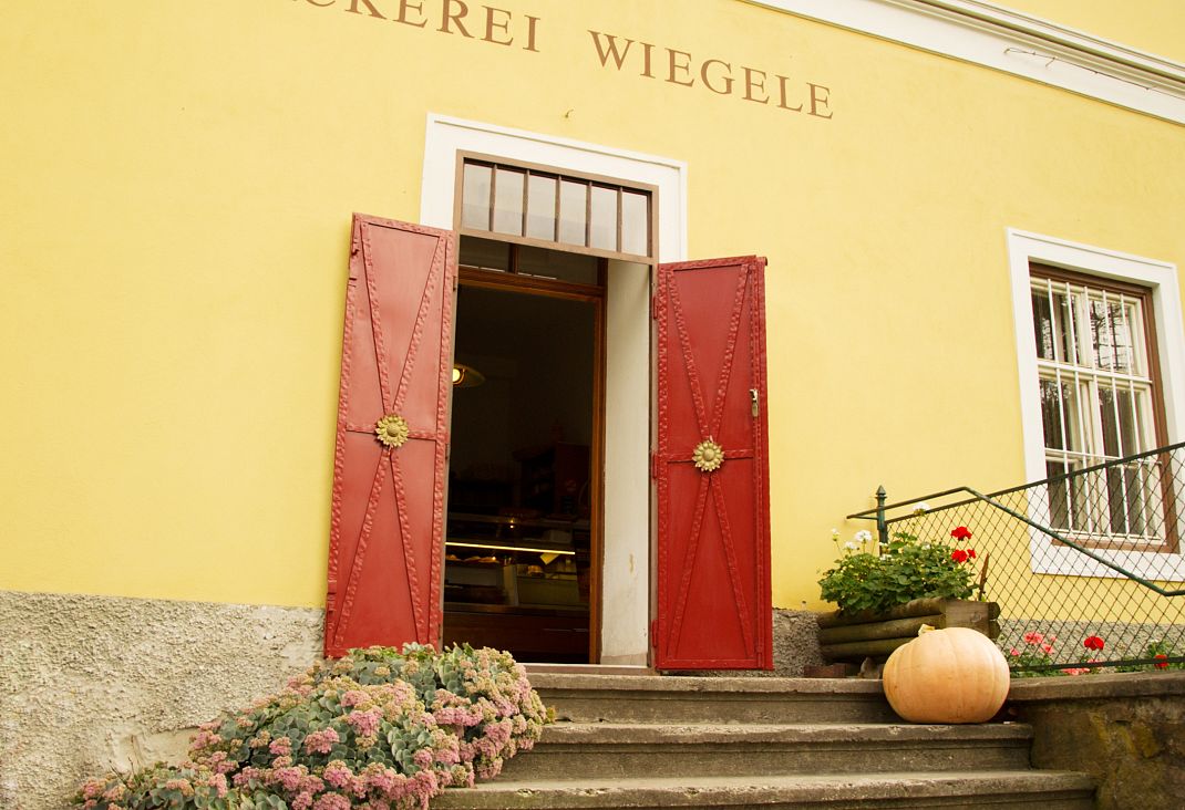eingang-der-baeckerei-wiegele-in-noetsch-region-villach-tourismus-gmbh-lik-fotoakademie-claudia-fuesselberger-1