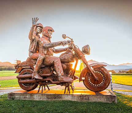 harley-treffen-skulptur-im-kreisverkehr-4