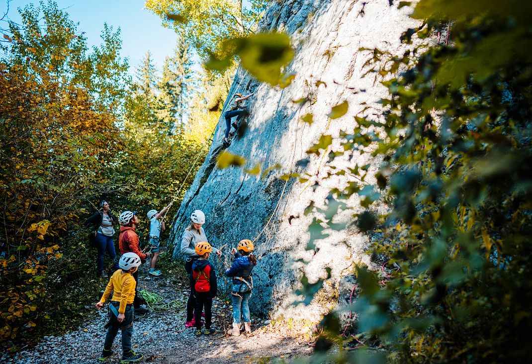 kinder-beim-klettern-5-1