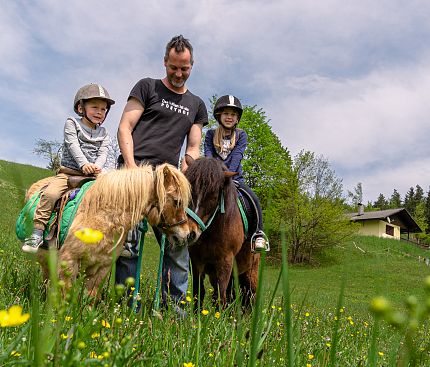 region-villach-tourismus-gmbh-2022-draxler-christina-lik-fotoakademie-ponyreiten-2-4