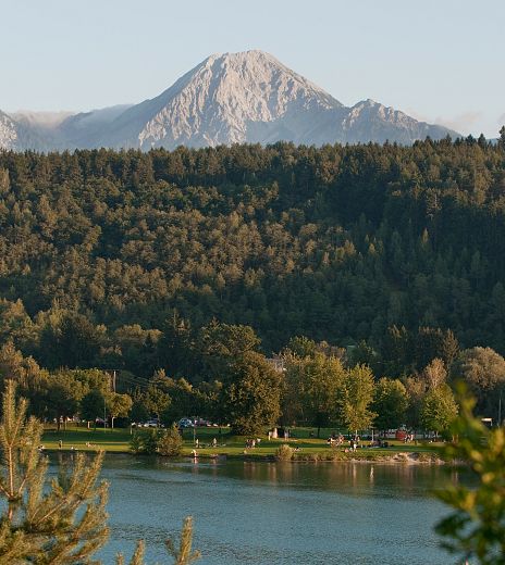 silbersee-mit-mittagskogel-im-hintergrund-region-villach-tourismus-gmbh-adrian-hipp-2