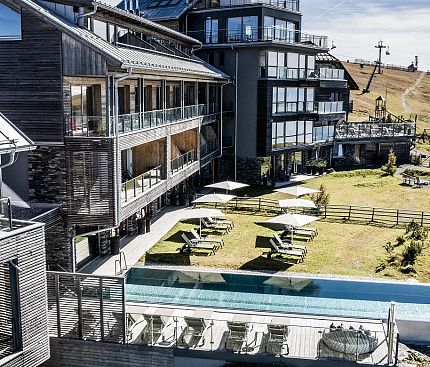 sommer-hotel-pool-lift-9