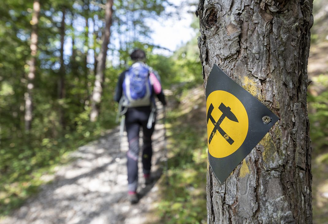 stollenwanderweg-wegweiser-2-region-villach-tourismus-gmbh-arthur-mrsel-6