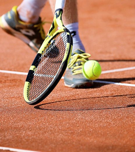tennisurlaub-image-by-hansmarkutt-from-pixabay-2